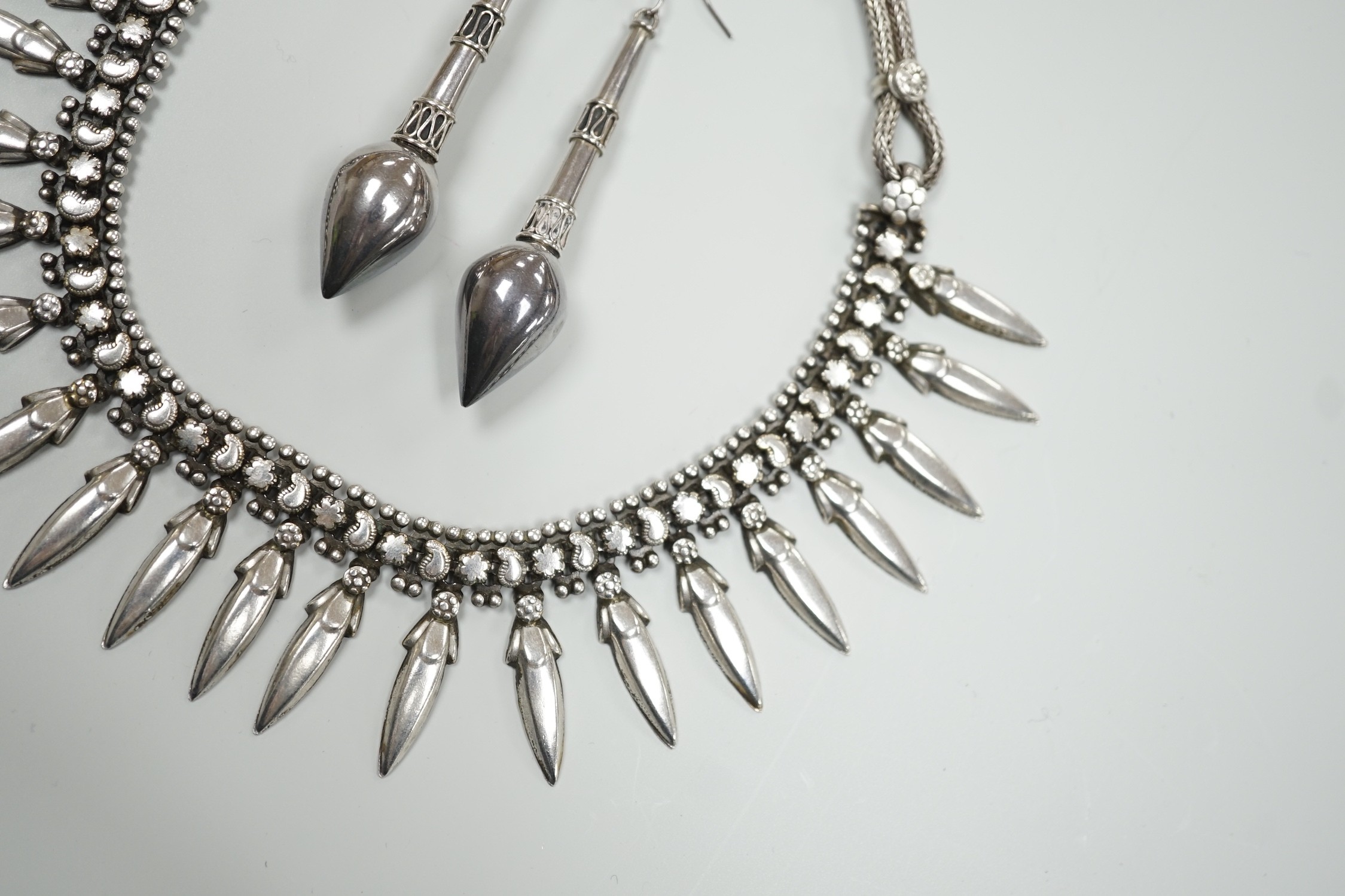 A late 20th century Balinese 925 white metal drop fringe necklace, 43cm, together with a pair of white metal drop earrings, 63mm.